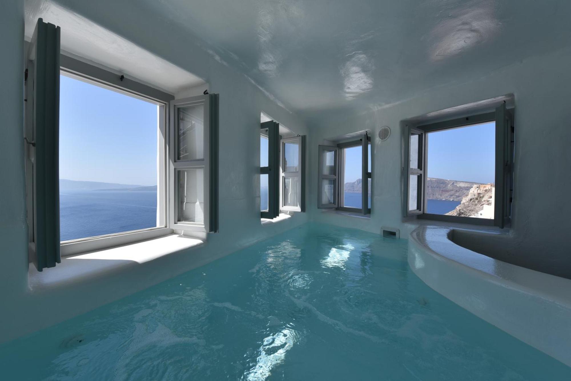 Deluxe Suite Indoor Plunge Pool Caldera View,1542431149:JPEG